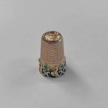 GOLD 2-TONE THIMBLE STUDDED WITH TURQUOISE & WITH FOLIATE DECORATION - 5.