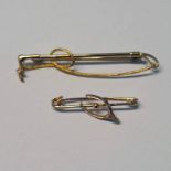 9CT GOLD HORSE RIDING CROP BROOCH - 4.