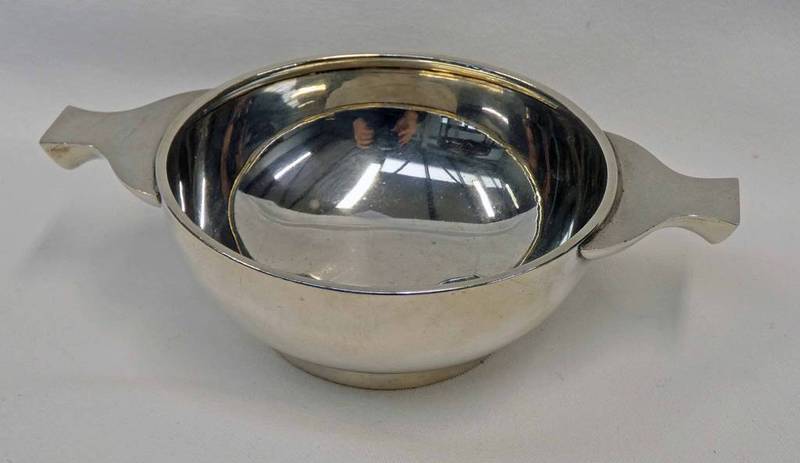 SILVER QUAICH BY WAKELY & WHEELER, EDINBURGH 1963, TOTAL LENGTH 15CM - 4.