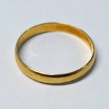 18CT GOLD WEDDING BAND - RING SIZE T, 2.