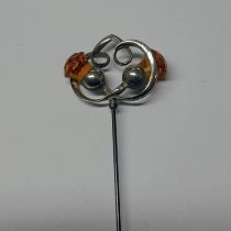 ART NOUVEAU SILVER HAT PIN WITH TWIN FACETED THISTLE DECORATION BY CHARLES HORNER CHESTER 1911