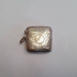 EDWARDIAN SILVER VESTA CASE WITH CELTIC KNOT & HAMMER EFFECT DECORATION BY SAUNDERS