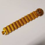 EARLY 19TH CENTURY MESH BRACELET DECORATED WITH PINK PASTE STONES TO CLASP - 19CM LONG