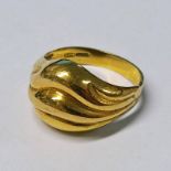 18CT GOLD RING MARKED 750 - RING SIZE O, 4.