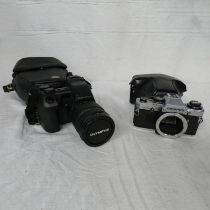 OLYMPUS CAMEDIA E-10 4MP DIGITAL SLR CAMERA 9-35MM AF ZOOM LENS WITH ORIGINAL CASE,