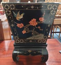 BLACK & GILT PLANTER WITH PAINTED FLORAL DECORATION & BRASS HANDLES, 44.5CM TALL X 30.