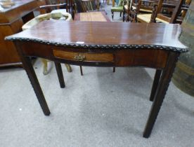 19TH CENTURY MAHOGANY SIDE TABLE WITH SERPENTINE FRONT & SINGLE DRAWER.