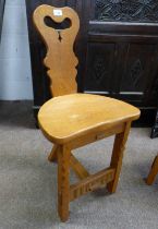 20TH CENTURY OAK SPINNING CHAIR WITH SHAPED BACK ON DECORATIVE CARVED SQUARE SUPPORTS.