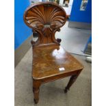 19TH CENTURY OAK HALL CHAIR WITH CARVED SHELL BACK ON TURNED SUPPORTS.