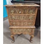 EARLY 19TH CENTURY OYSTER VENEERED STYLE CHEST ON STAND OF 3 SHORT OVER 1 LONG DRAWERS ON QUEEN