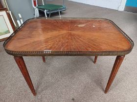 20TH CENTURY MAHOGANY TRAY TABLE WITH DECORATIVE BRASS GALLERY ON REEDED SUPPORTS.