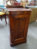 19TH CENTURY MAHOGANY SINGLE DOOR BEDSIDE CABINET ON PLINTH BASE,