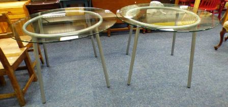 2 CIRCULAR GLASS TOPPED TABLES ON METAL SUPPORTS DIAMETER 105 CM