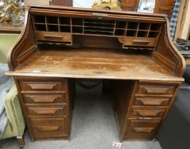 EARLY 20TH CENTURY OAK TWIN PEDESTAL ROLL TOP DESK WITH 6 SHORT & 2 DEEP DRAWERS. 125 CM WIDE.