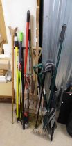 GOOD SELECTION OF GARDEN TOOLS TO INCLUDE SNOW SHOVEL, SHOOTING STICK ETC.