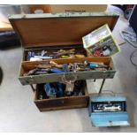 2 WOODEN & 1 METAL TOOL BOXES & CONTENTS OF VARIOUS TOOLS TO INCLUDE CHISELS, SPANNERS ETC.