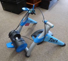 TACX CYCLE TRAINER BIKE MOUNT WITH ACCOMPANYING DVD