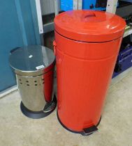 2 METAL BINS