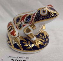 ROYAL CROWN DERBY IMARI PATTERN FROG PAPERWEIGHT WITH SILVER STOPPER
