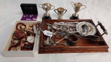 OAK TRAY WITH VARIOUS SILVER PLATED CUTLERY, AGATE BROOCH, VARIOUS NECKLACES,