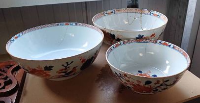 3 19TH CENTURY CHINESE PORCELAIN BOWLS.