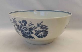 LATE 18TH CENTURY CAUGHLEY WARE BLUE & WHITE BOWL DECORATED WITH FLOWERS - 16 CM DIAMETER