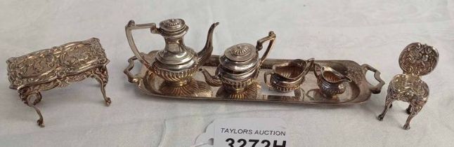 5 PIECE MINIATURE SILVER TEASET AND MINIATURE SILVER TABLE AND CHAIRS Condition Report: