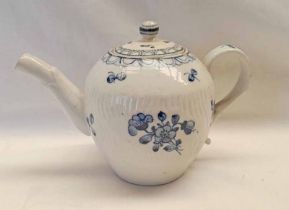 18TH OR 19TH CENTURY PORCELAIN BLUE & WHITE GLOBULAR TEAPOT DECORATED WITH FLOWERS,