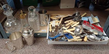 LARGE SELECTION SILVER PLATED CUTLERY INCLUDING SOUP LADLES, FISH SERVERS, CUTLERY,