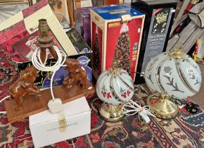 PAIR OF TABLE LAMPS AND VARIOUS CHRISTMAS ORNAMENTS