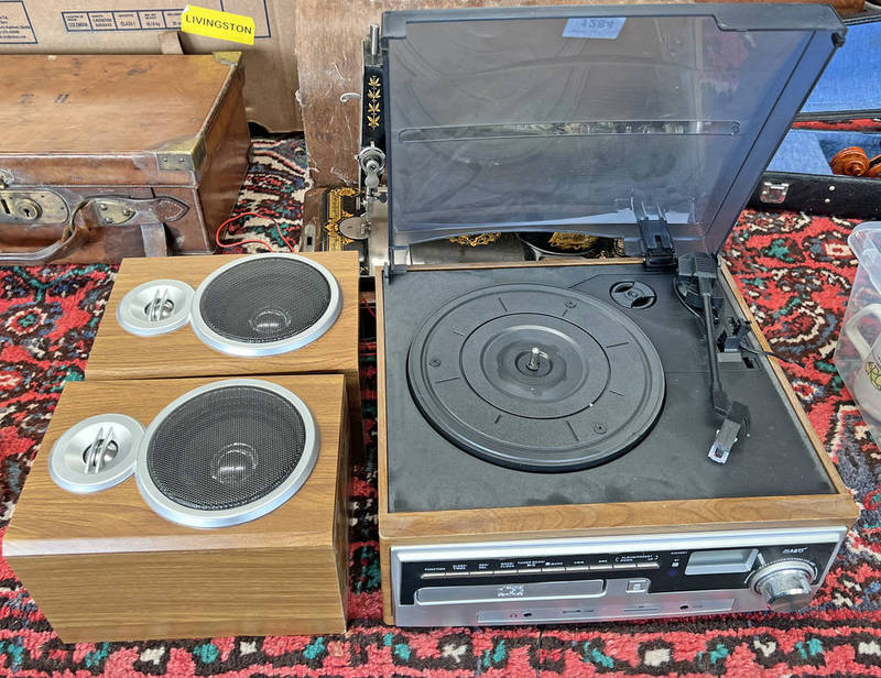 MULTI MUSIC SYSTEM WITH SPEAKERS