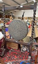 EARLY 20TH CENTURY OAK & BRASS GONG WITH BARLEY TWIST SUPPORTS