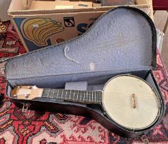 BANJO UKULELE IN CASE