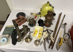 NAUTICAL RELATED ITEMS TO INCLUDE CLEATS, ANCHOR PARAFFIN LAMP, SIMPSON LAWRENCE LTD, GLASGOW LAMP,