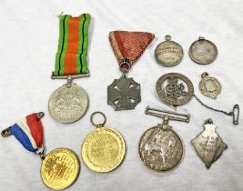 WW1 VICTORY AND 1914-1918 MEDALS TO 110886 GNR W J MC GEORGE ROYAL ARTILLERY, WW2 DEFENCE MEDAL,