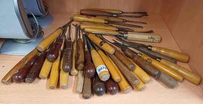 GOOD SELECTION OF MABLES CHISELS & OTHER WOOD WORKING TOOLS Condition Report: approx