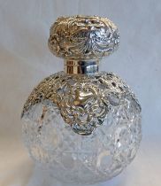 EDWARDIAN SILVER MOUNTED CUT GLASS GLOBULAR SCENT BOTTLE DECORATED WITH CHERUBS,