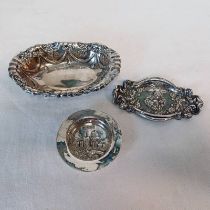 3 SILVER PIN DISHES WITH VARIOUS DECORATIONS - 95G
