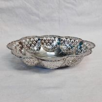 SILVER LOBED DISH WITH PIERCED PANELS BY S BLANCKENSEE & SON, CHESTER 1929 - 21CM LONG,