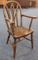EARLY 20TH CENTURY ELM CHILD'S ARMCHAIR WITH DECORATIVE SPAR BACK ON TURNED SUPPORTS 69 CM TALL