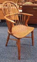 ELM WINDSOR ARMCHAIR ON TURNED SUPPORTS