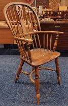 ELM WINDSOR ARMCHAIR ON TURNED SUPPORTS