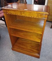 LATE 20TH CENTURY YEW WOOD OPEN BOOKCASE WITH ADJUSTABLE SHELVES ON PLINTH BASE.