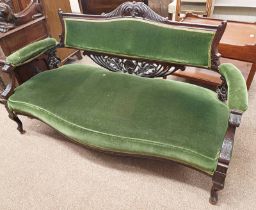 LATE 19TH / EARLY 20TH CENTURY CARVED MAHOGANY FRAMED PARLOUR SETTEE ON CABRIOLE SUPPORTS 84 CM