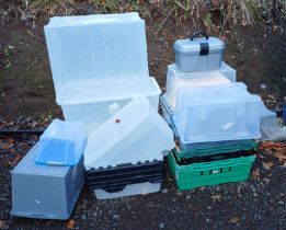 GOOD SELECTION OF PLASTIC BOXES,