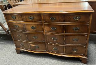 YEW WOOD CHEST OF DRAWERS WITH SERPENTINE FRONT & 8 DRAWERS ON BRACKET SUPPORTS,