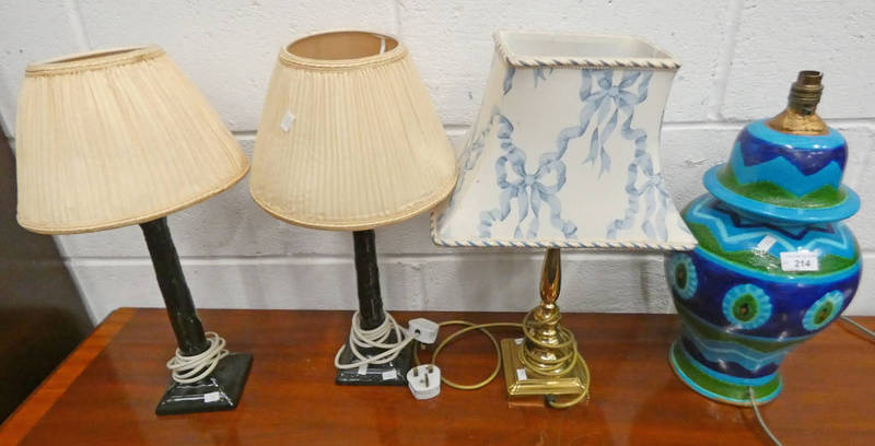 PAIR OF BLACK PORCELAIN TABLE LAMPS, PORCELAIN TABLE LAMP WITH BLUE & GREEN PATTERN & BRASS LAMP.