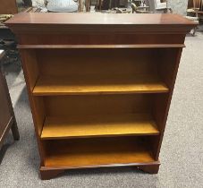 20TH CENTURY YEW WOOD OPEN BOOKCASE WITH ADJUSTABLE SHELVES ON BRACKET SUPPORTS, 106CM TALL X 88.