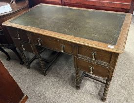 EARLY 20TH CENTURY OAK KNEEHOLE DESK WITH LEATHER INSET ON BARLEY TWIST SUPPORTS - 121CM WIDE