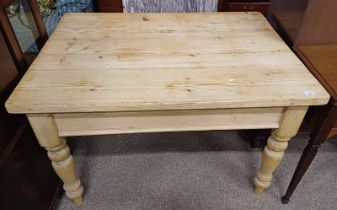 PINE KITCHEN TABLE ON TURNED SUPPORTS,